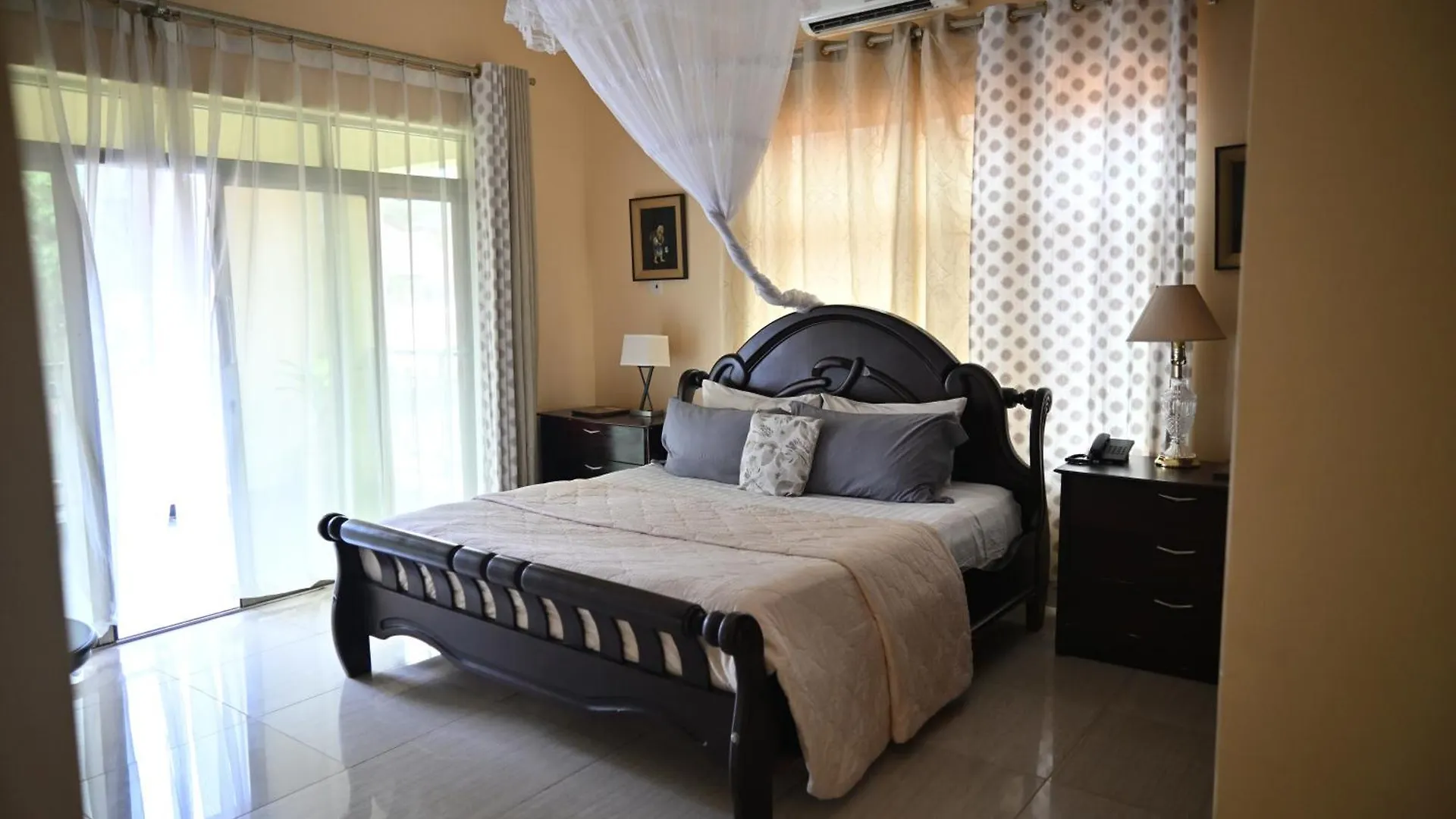 Lakepoint Villa Entebbe Hotel