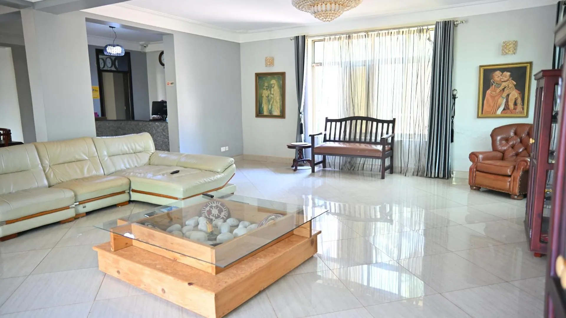 *** Hotel Lakepoint Villa Entebbe Uganda